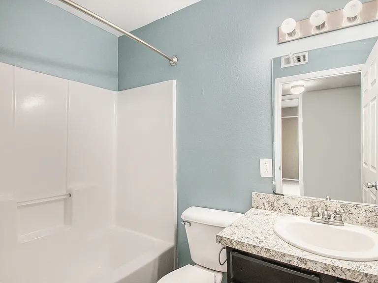 Westfield Club Apartments — Photo 23