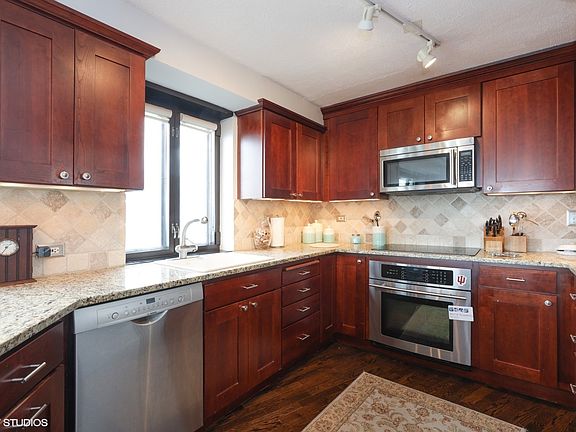 4th image of 3100 N Lake Shore Dr APT 1608