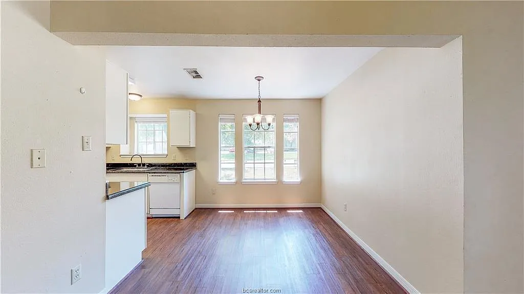 3 bed, $1,200 — Photo 2