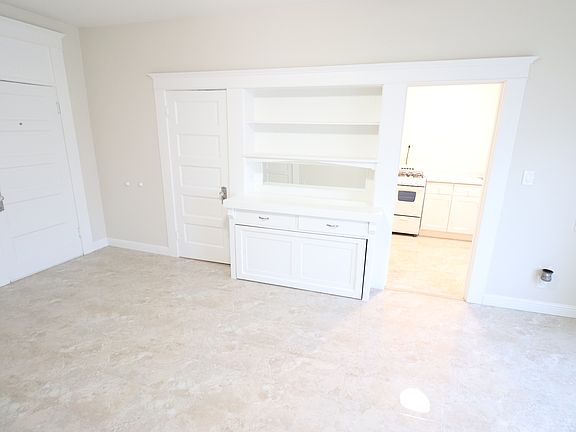 5th image of 986 E Main St #103