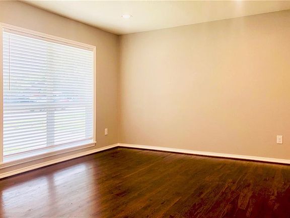 5th image of 304 Cascade Dr