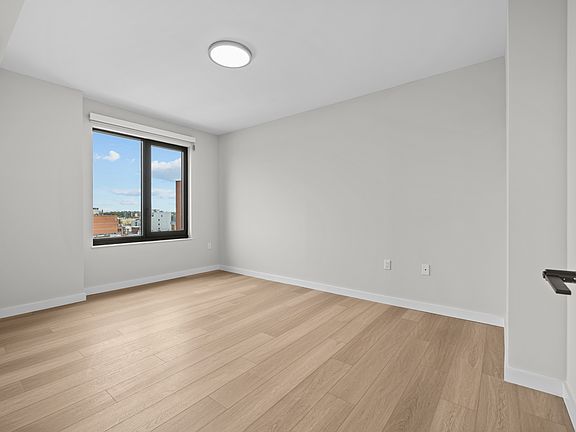 5th image of 2905 W 17th St #6B