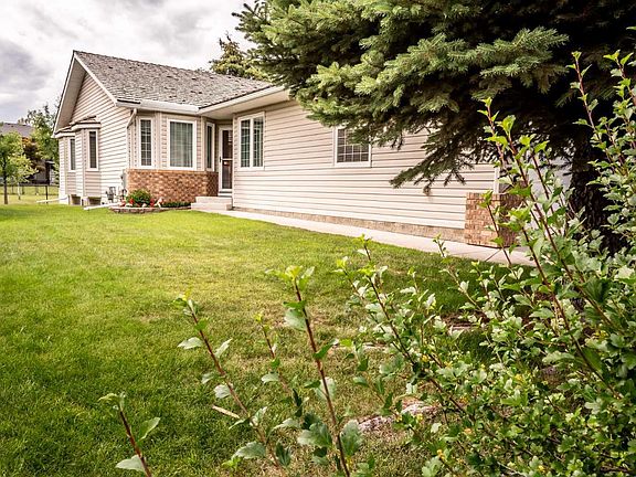 2nd image of 601 Riverside Dr NW