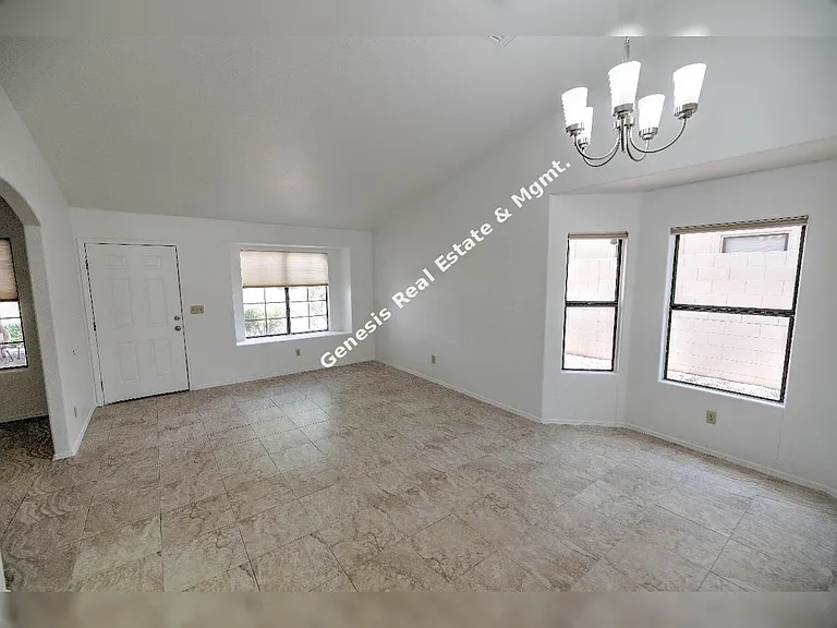 10019 N Roxbury Dr — Photo 16