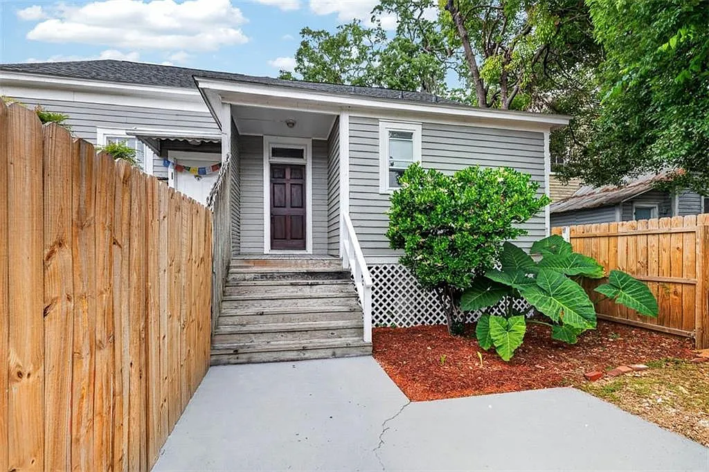 2 bed, 1.0 bath, 850 sqft, $1,395 — Photo 1