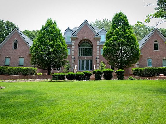 2nd image of 8562 Windolyn Cir N