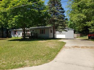 718 Old County Farm St, Harrison, MI 48625