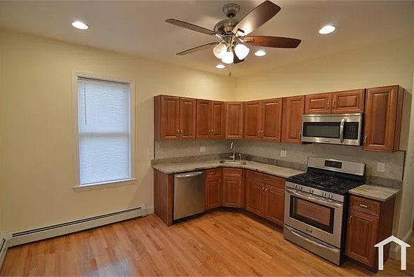 4 bed, 1600 sqft, $3,450 — Photo 3