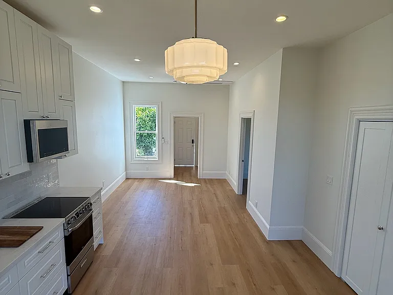 2340 13th Ave — Photo 2