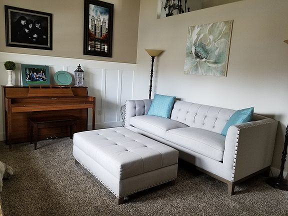 Lakeview front room