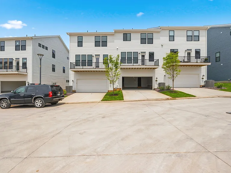 16545 Yellowwood Dr — Photo 40