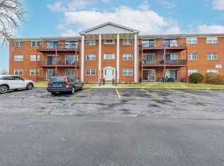 6135 W 94th St APT A2, Oak Lawn, IL 60453