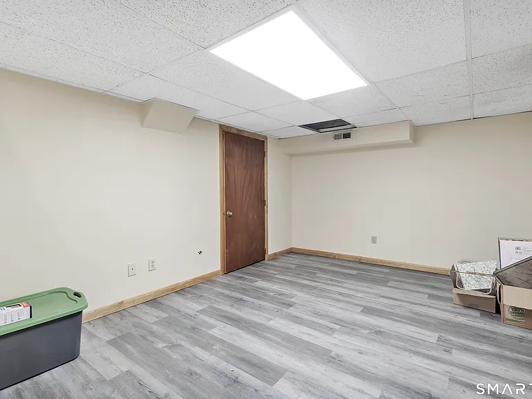 66 Washington Rd — Photo 37