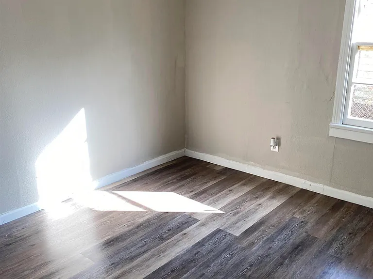 11 Shirley St — Photo 11