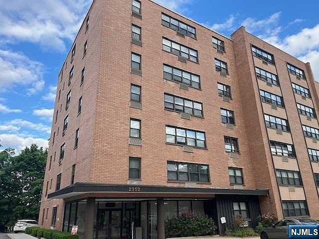 1st image of 2352 Linwood Ave APT 6F