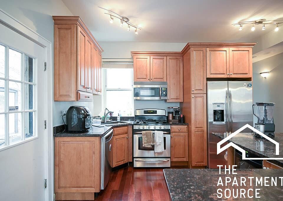 1st image of 665 W Cornelia Ave #3