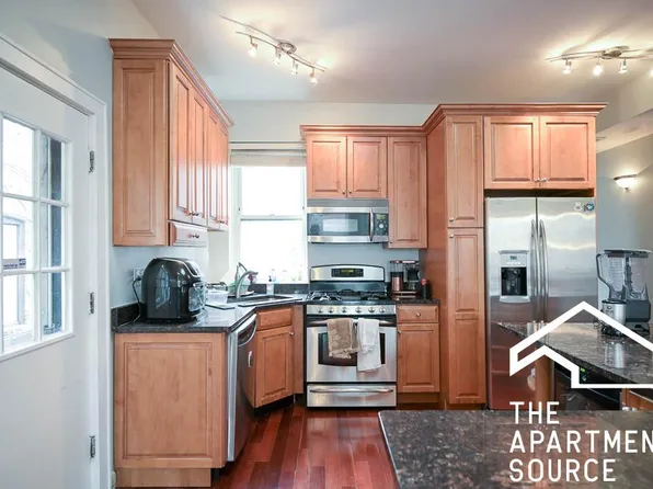 665 W Cornelia Ave #3, Chicago, IL 60657