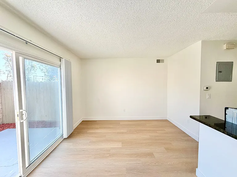 Garden Walk Apartments — Photo 36