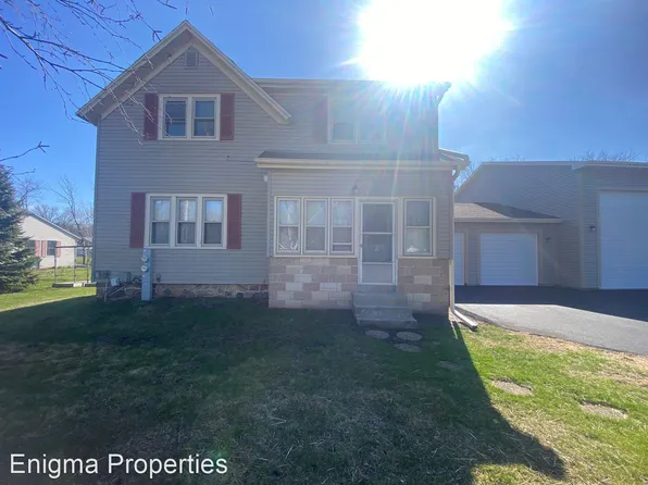 W180S8088 Pioneer Dr, Muskego, WI 53150