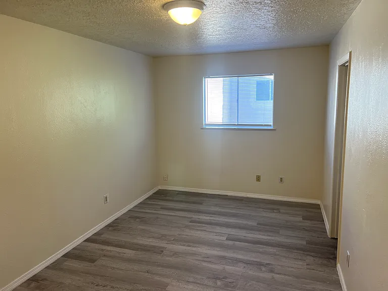 1105 Chelwood Park Blvd NE — Photo 32