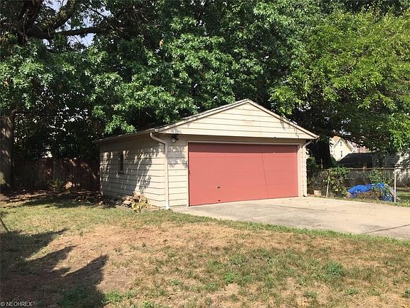 3rd image of 1476 Lakewood Ave