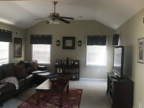 3rd image of 101 Silverwood Ct