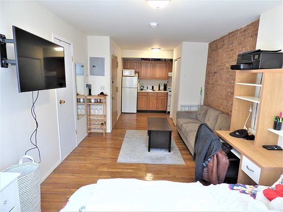 2nd image of 525 E 5th St APT 2C