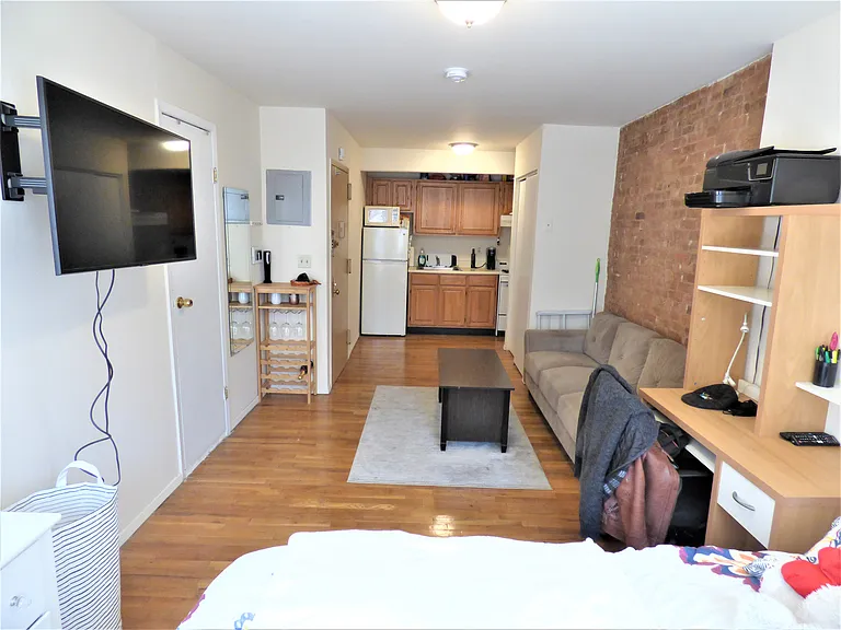 525 E 5th St #5R — Photo 2