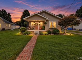 616 W Henry St, Staunton, IL 62088