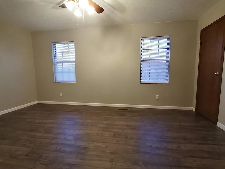 3812 Mack Rd #R — Photo 11