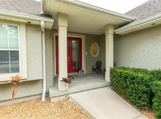 1014 Foxtail Dr, Grain Valley, MO 64029