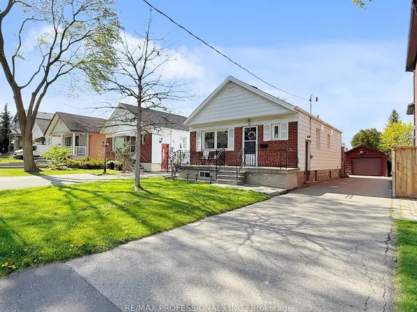 24 Braeburn Ave, Toronto, ON M9P 2J3