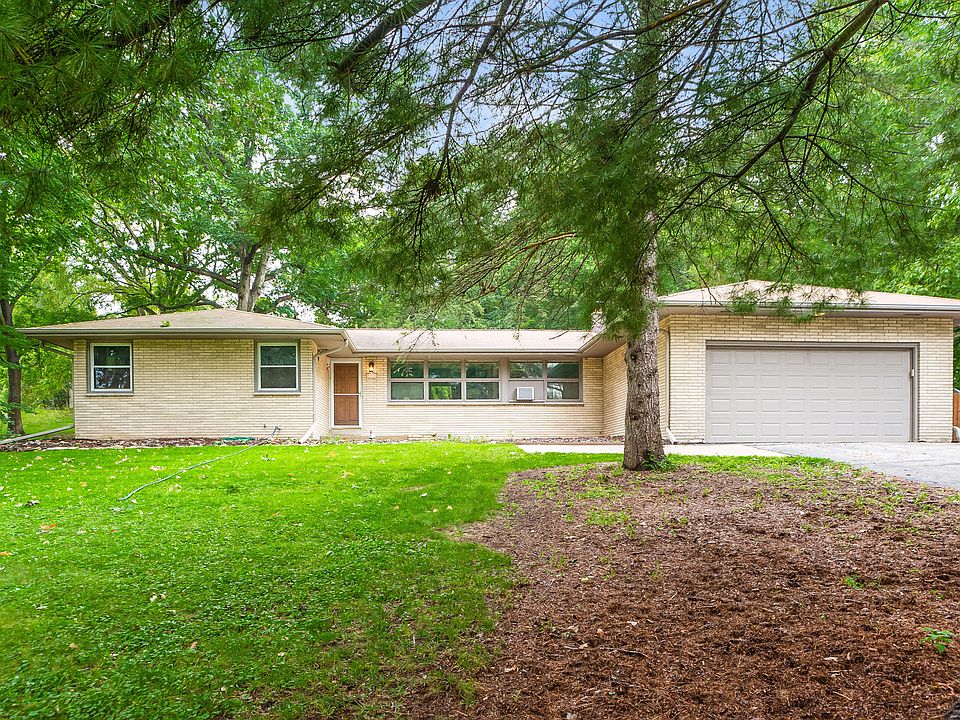 1st image of W212N5371 Kenmore Dr