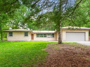 W212N5371 Kenmore Dr, Menomonee Falls, WI 53051