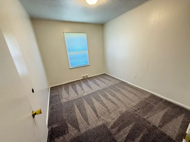 1300 Lola Ave — Photo 6