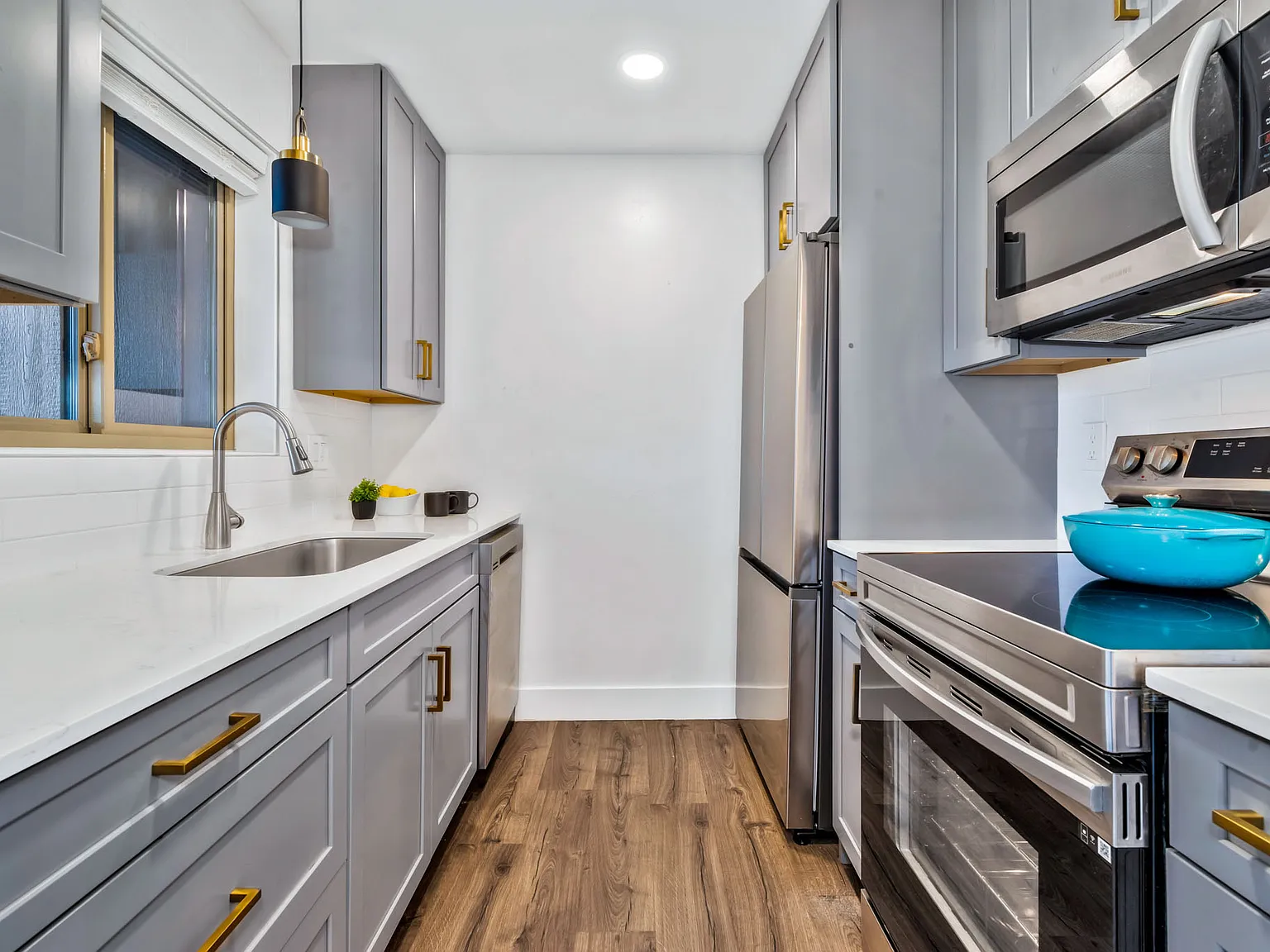 2 bed, 841 sqft, $3,200 — Photo 4