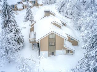 79 Clover Ln #759A, Peru, VT 05152