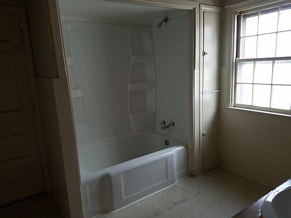 5th image of 1028 W 20th St