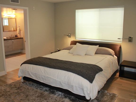 4th image of 12837 Moorpark St Unit 110
