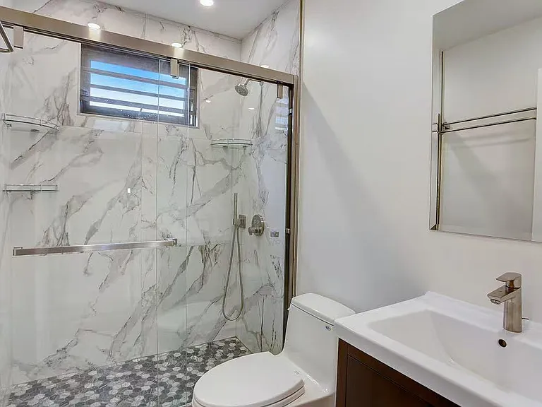184 Canterbury Ave — Photo 10
