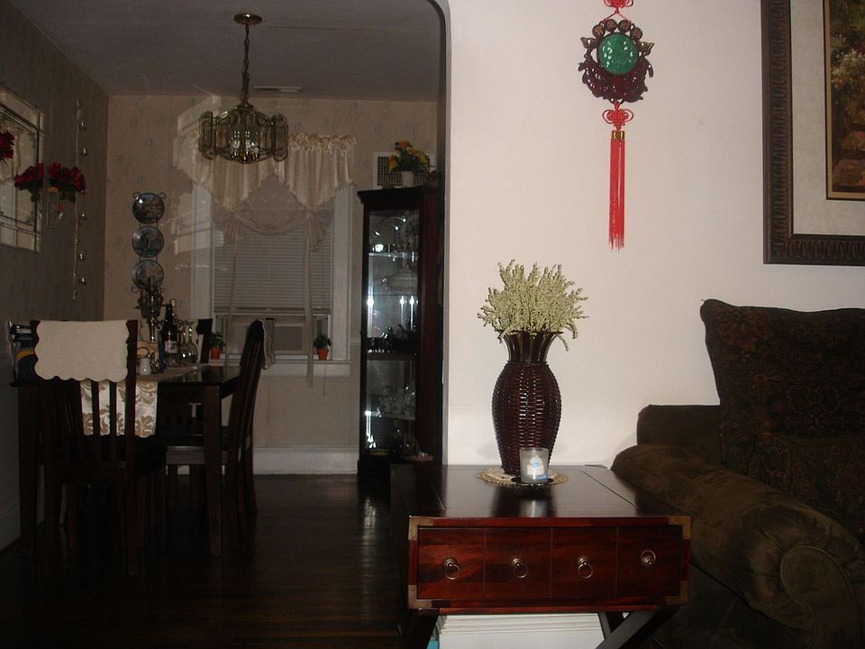 1st image of 2715 Peronne Ave
