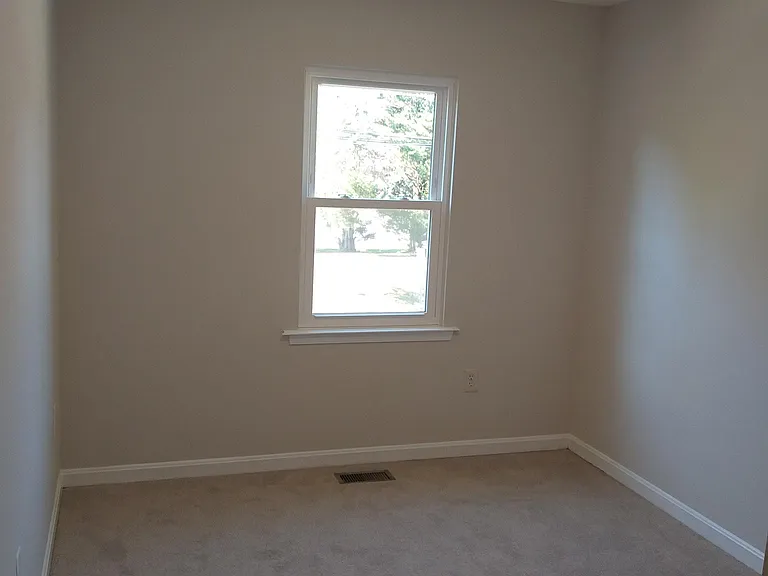 8515 Rhode Island Ave — Photo 10