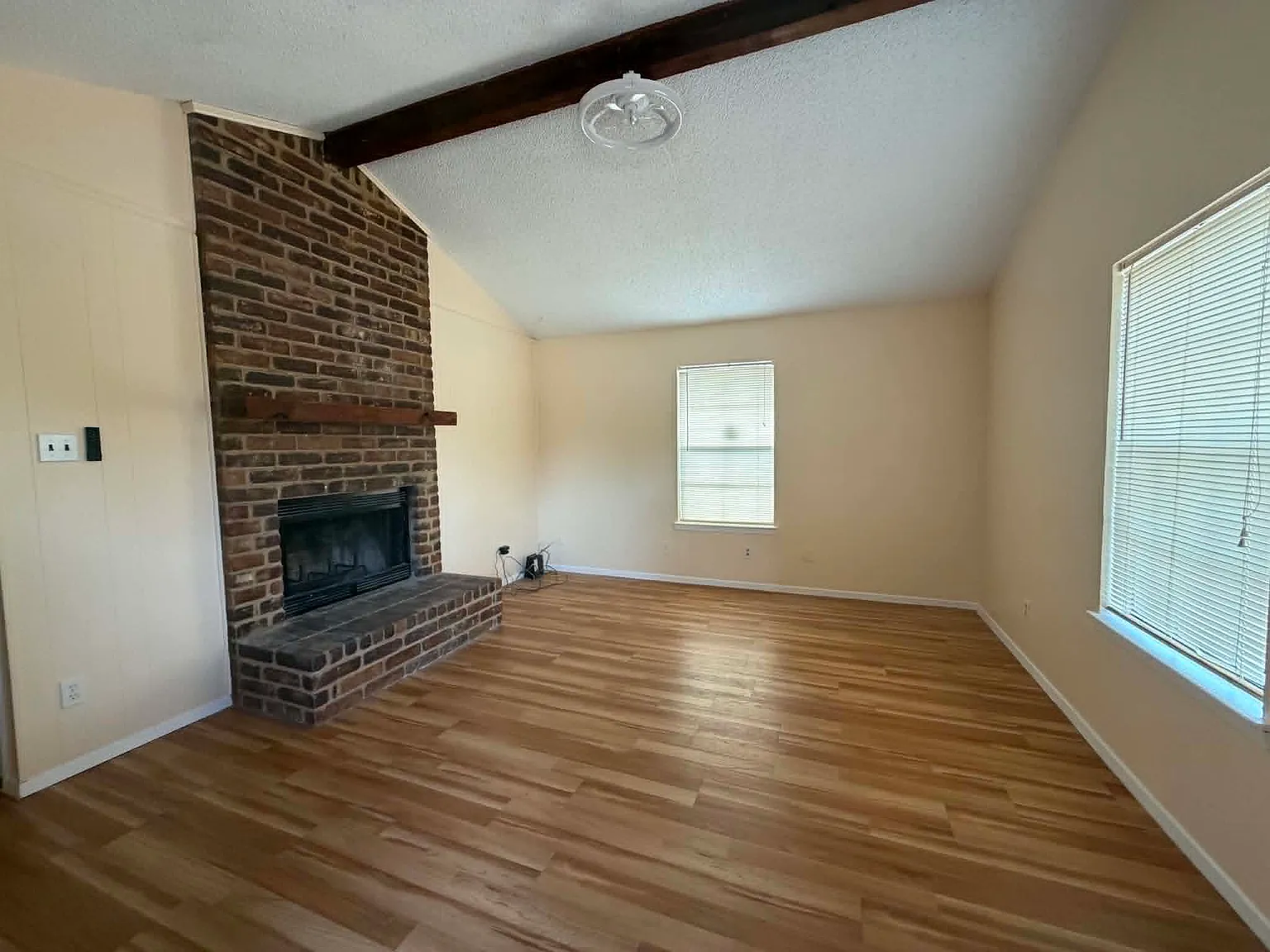 2 bed, 1100 sqft, $1,675 — Photo 2