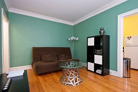 3rd image of 5556 N Lakewood Ave APT 1G