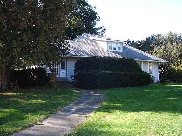 2nd image of 1205 East St