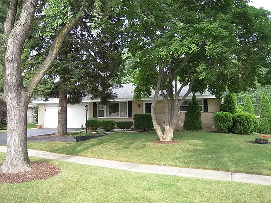 1829 N Laurel Dr photo 1