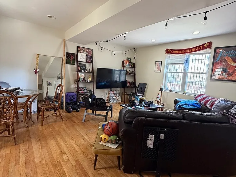 518 N May St #CH — Photo 11