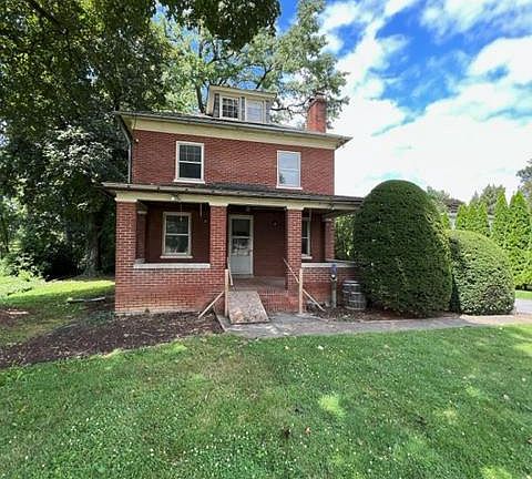 2nd image of 1553 New Holland Pike