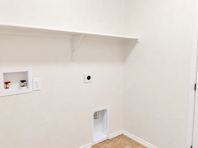 Full size laundry room