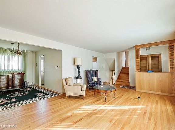 2nd image of 7634 W Churchill St